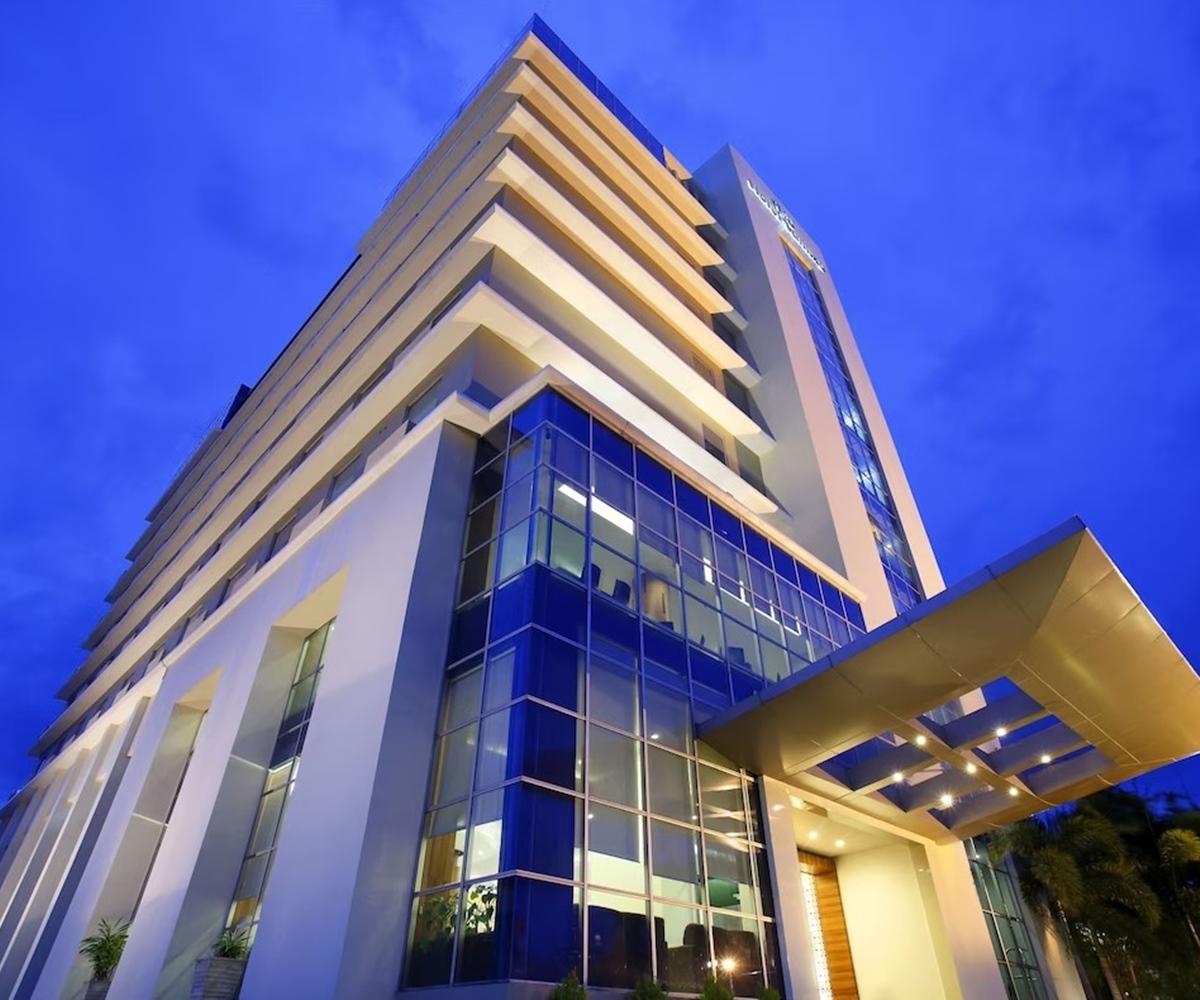 Hotel Santika Makassar Exterior foto