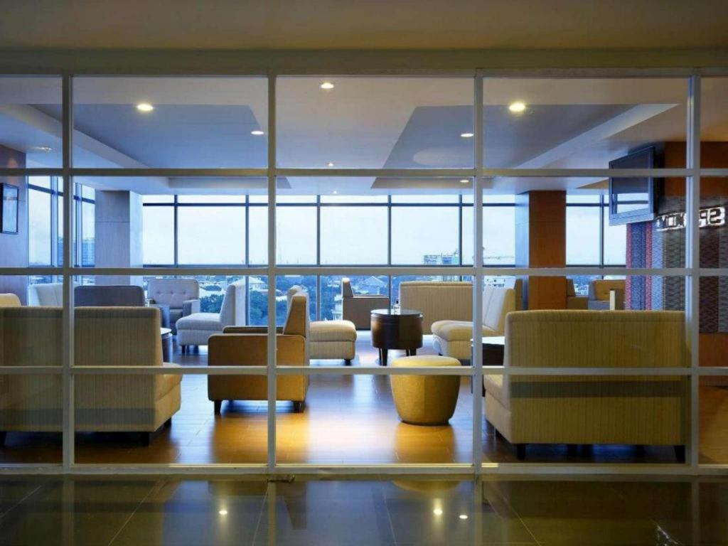 Hotel Santika Makassar Exterior foto