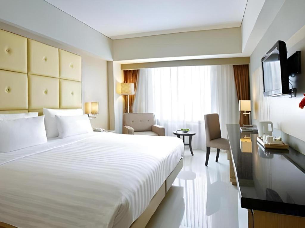 Hotel Santika Makassar Exterior foto