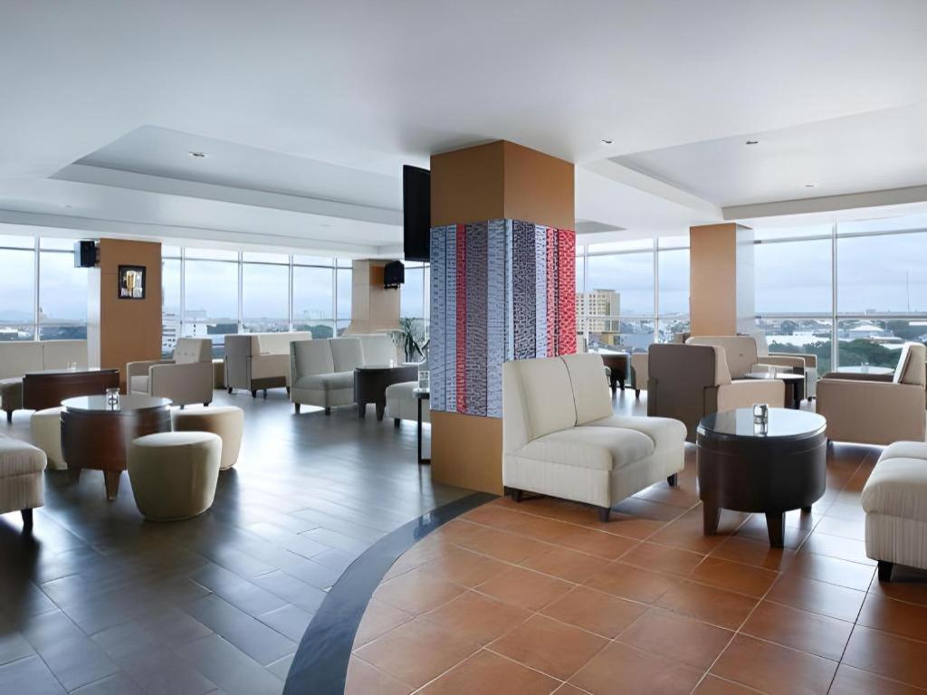 Hotel Santika Makassar Exterior foto