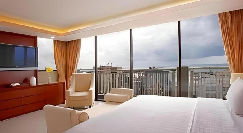 Hotel Santika Makassar Exterior foto